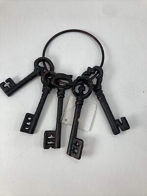 Cast Metal Iron 5 Skeleton Keys on Ring Decorative Vintage Style