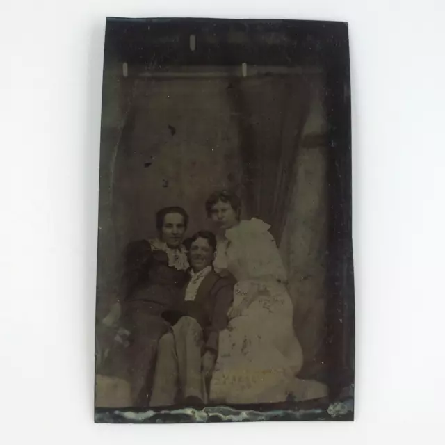 Happy Menage a Trois Group Tintype c1870 Candid Threesome 1/6 Plate Photo A4140