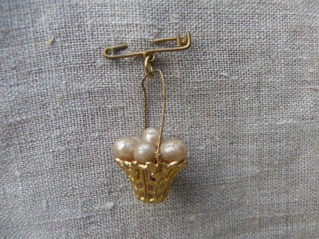 Broche Ancienne Corbeille En Micro-perles - Fait Main En France - Très Bon état