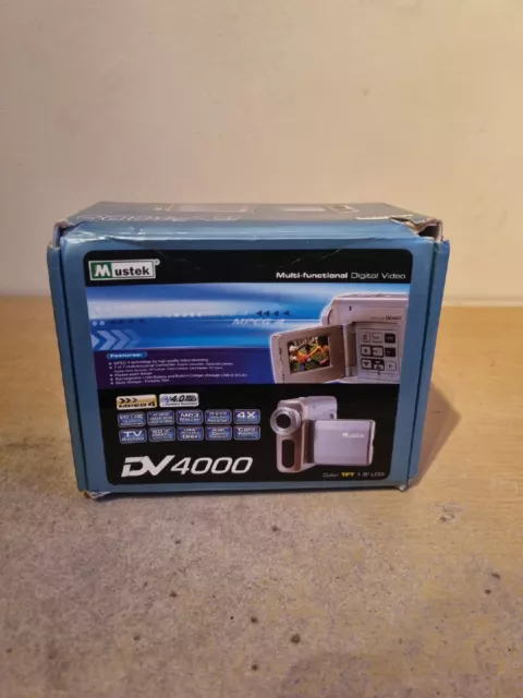Mini videocamera a colori Mustek DV4000 - dotata di scheda 32 mB (B8)