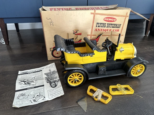 VINTAGE REMCO FLYING DUTCHMAN ANTIQUE CAR Motorized U-Control Tether