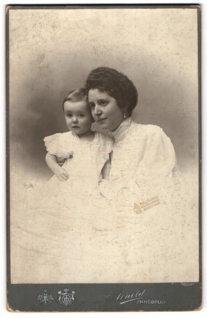 Fotografie Frid. Arnold, Innsbruck, Universitätsstr. 15, Stolze Mutter mit ihre