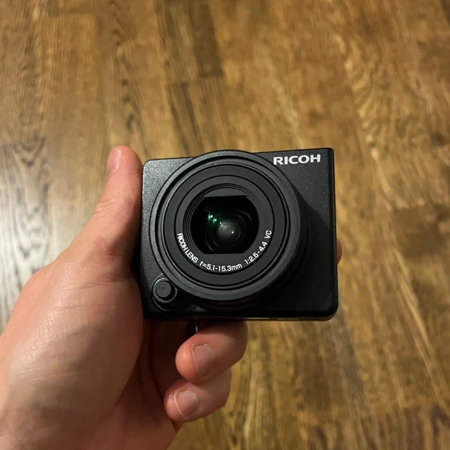 Ricoh GXR Lens Module S10 24-72mm f/2.5-4.4 VC