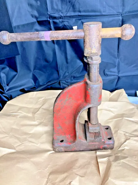 Vintage TOLEDO No.0 Well Diggers Pipe Vise With Good Jaws, Clamp-Holder, Heavy