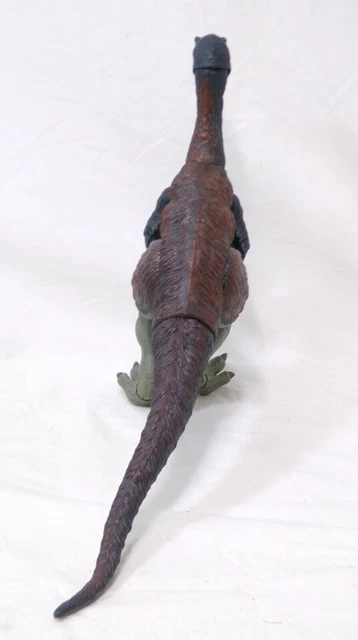 Mattel Jurassic World Dominion Hammond Collection Therizinosaurus, Dinosaur Figure with 25 Movable Tips, Full Articulated Claws, Glass Eyes and a Wired Tail, HXP73 Mattel Jurassic World Dominion Hammond Collection Therizinosaurus, Dinosaur Figure with 25 Movable Tips, Full Articulated Claws, Glass Eyes and a Wired Tail, HXP73