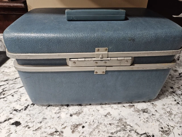 Vintage Royal Traveler Medalist Train /Makeup Case Blue Luggage