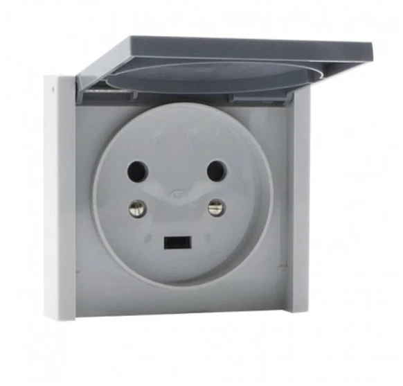 Prise Legrand 91644 2P+T Plexo 55 - Neuve Avec Légères Traces De Stock