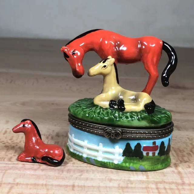 Vintage Foal Mare Horse Pony Ceramic Figurine Hinged Trinket Jewelry Box 3" NOS
