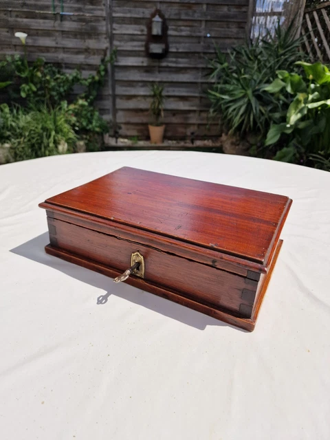 Porte-aiguilles Couture Palace - Kit De Couture