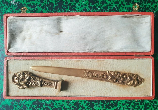Superbe Ensemble Coupe Papier & Sceau en Bronze Doré par Raymond Tschudin
