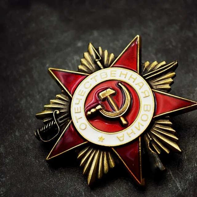 Soviet Union CCCP Level 1 Patriotic War Medal Brass Red Star Military Badge