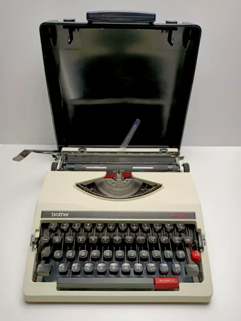 Vintage Brother M-1500 Portable Manual Typewriter - Made in Japan - W Carry Case