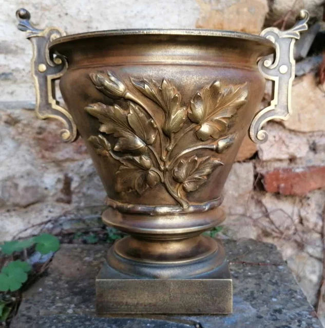 Académique Cache-Pot XIX ème en Bronze 6.300 kilos