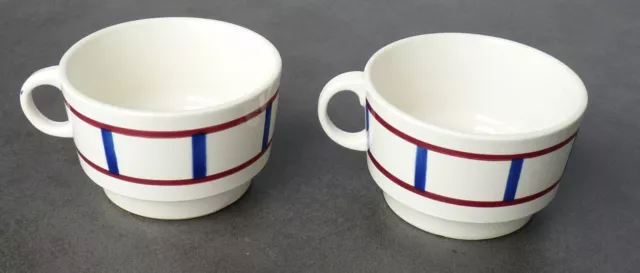 2 tasses en faïence de Digoin Sarreguemines, modèle BASQUE