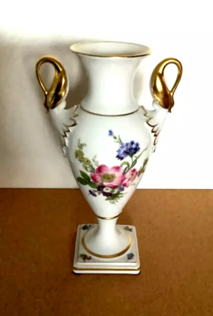 AK Kaiser Porzellan Prunk-Vase Goldschwäne Schwanenhalsvase Blumendekor