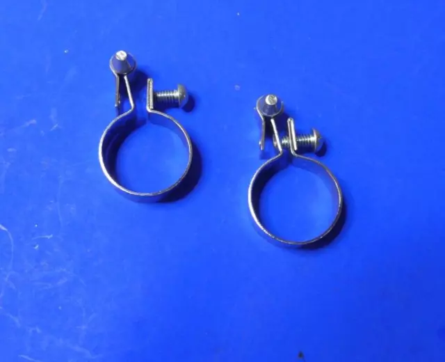 A Superb Pair Of Original Raleigh Pump Clips For 1" Diameter Tubing - Rare Nos A Superb Pair Of Original Raleigh Pump Clips For 1" Diameter Tubing - Rare Nos