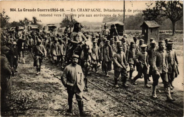 CPA AK Militaire - Detachement de prisonniers - Environs de Soissons (697704)