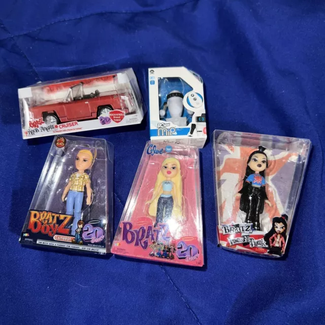 Lot of 5 Mini Bratz Fashion Flashback Mystery Fashion Dolls Series