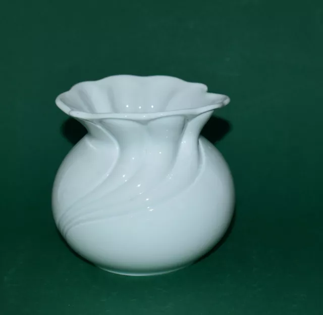 Royal KPM Kerafina Porzellan Vase Modell 1716/10 Höhe 10,5 cm