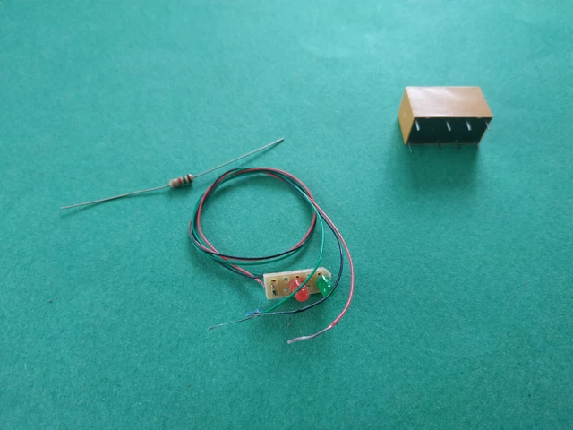 Train.ho.jouef. Feux Remplacement  Potence Jouef. 1 Rouge + 1 Vert . 12 V Dc