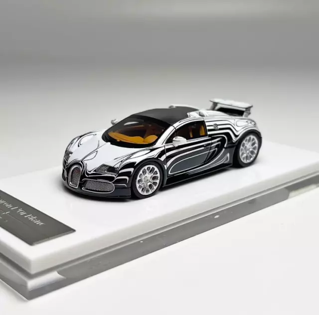 LJM 1:64 Bugatti 16.4 Veyron Grand Sport Diecast Car Model Black/White Livery