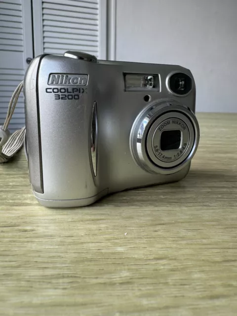 Nikon Coolpix 3200 Digital Camera With Case- Tested In Great Condition