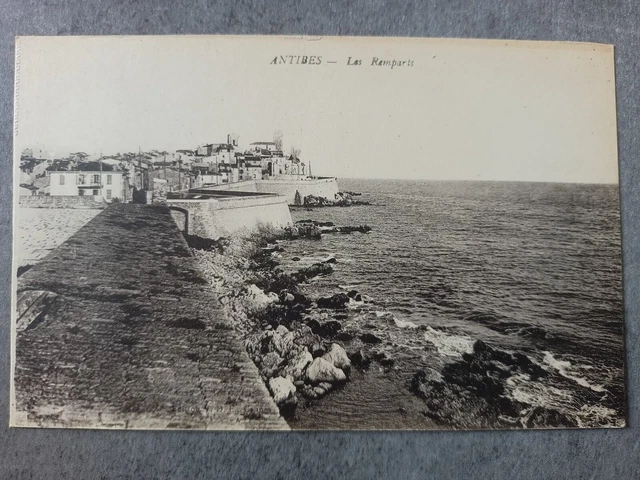 Antibes- Les remparts de la vieille ville France à Antibes