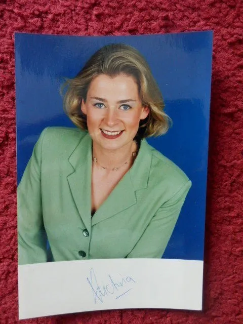 Victoria Graham - Tv Presenter - Autographed Photo