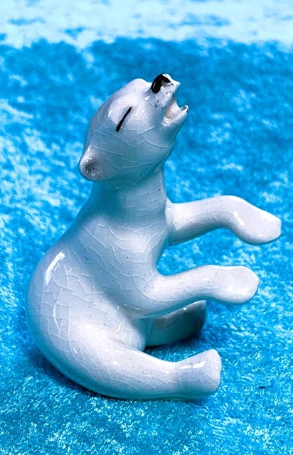Hagen-Renaker Piano-Playing Polar Bear A-807, '82-'86, 2 3/8"T Hagen-Renaker Piano-Playing Polar Bear A-807, '82-'86, 2 3/8"T
