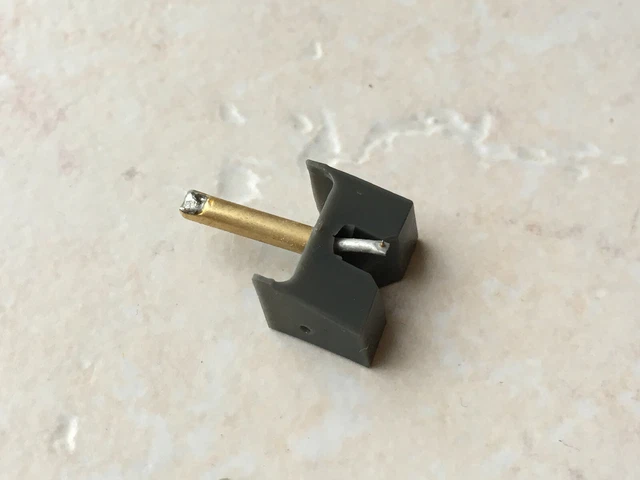 RADIOSHACK REALISTIC ATN71E DIAMANT POUR PLATINE VINYLE NEEDLE DIAMOND AGUJA