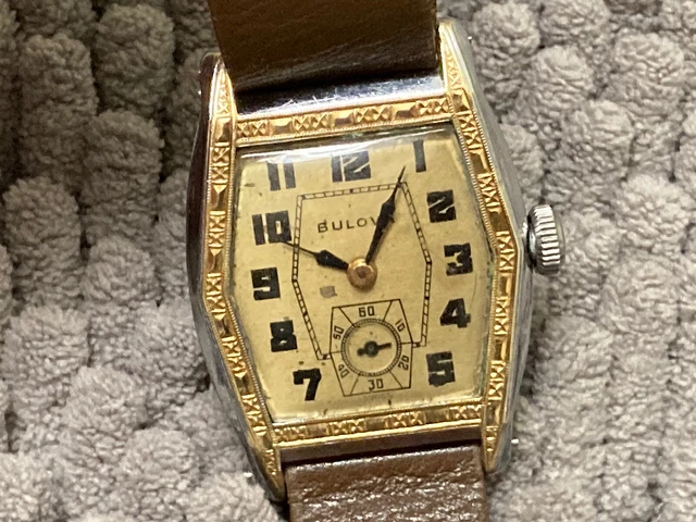 ART DECO wristwatch BULOVA 10 AN 17 jewels  fancy engraved case INLAY