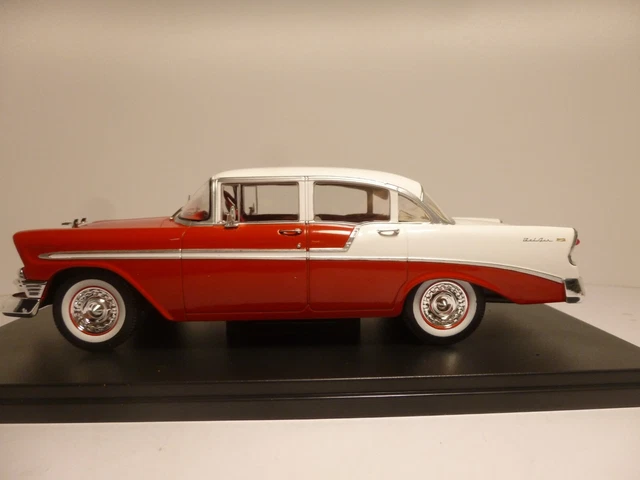Chevrolet Bel Air 4 Portes 1956 – Miniature WhiteBox échelle 1/24, Rouge Sang, Neuve Sous Boîte