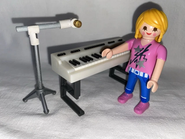 Playmobil PLAYMOBIL Special Plus 9095 Chanteuse avec synthé