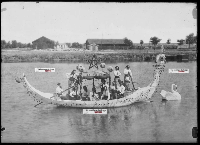 Antique Black & White Negative Photo Glass Plate 13x18cm Party Village Boat