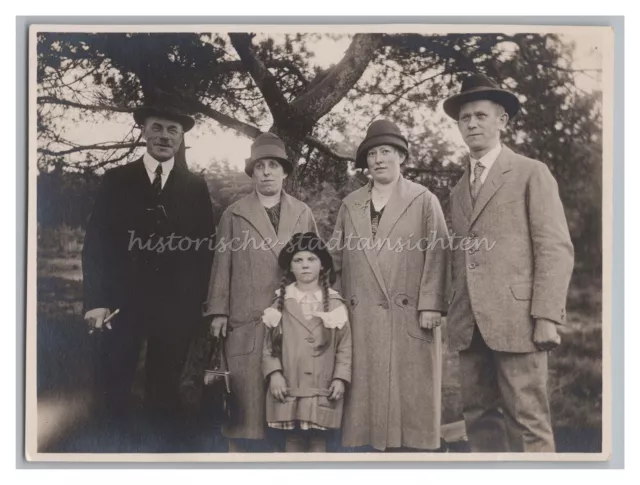 Familie beim Waldspaziergang an Pfingsten 1926 - Altes Foto 1920er