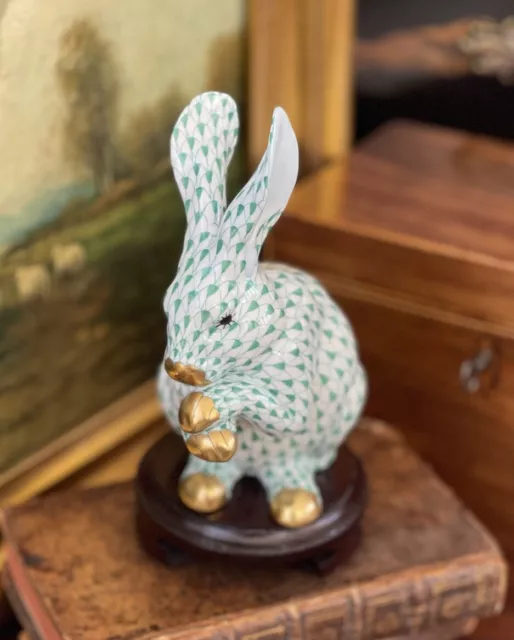 Marvelous Large Green Herend Fishnet Seated Paws Up Bunchy Rabbit Bunny Hare 24K