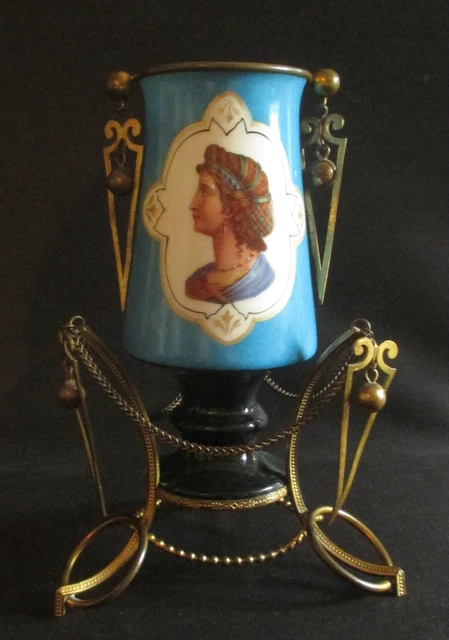 ancien vase Napoléon 3 en porcelaine peinte et bronze portrait femme XIX ème