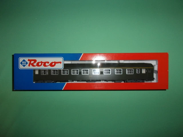 ROCO voiture voyageurs 1ière classe + FOURGON UIC vert/argent 44614