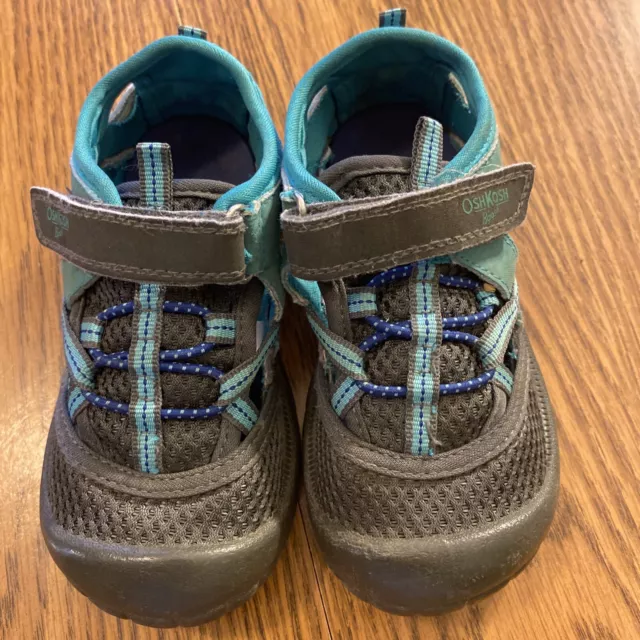 Oshkosh bump sales toe athletic sandals
