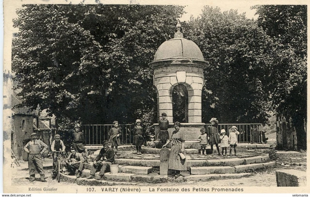 12304 cpa 58 Varzy - La Fontaine des Petites promenades