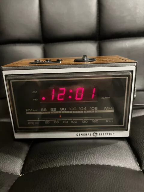 Vintage GE AM/FM Alarm Clock Radio Faux Wood Finish Model 7-4620F - Pre-Owned