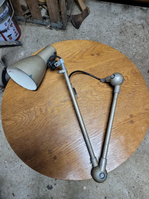 Ancienne Lampe D'Atelier -industrielle   - Vintage.