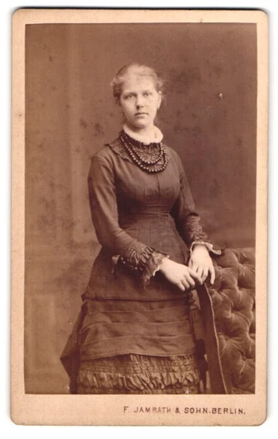 Fotografie F. Jamrath und Sohn, Berlin, Belle-Alliance-Str. 14, Portrait junge