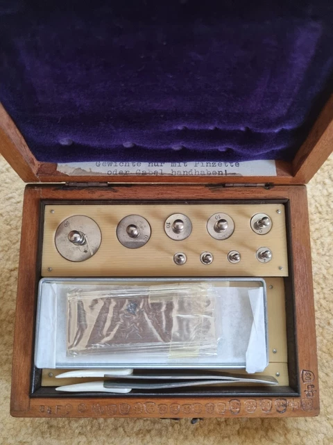 Antike Apothekerwaage Sartorius Werke; Kästchen mit Feingewichten 6