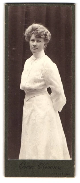 Fotografie Oscar Olsson, Östersund, Portrait junge Dame in weißer Kleidung