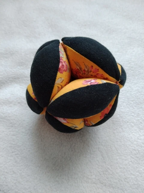 Balle de Préhension bébé Inspiration Montessori  11 cm ~ de diamètre.
