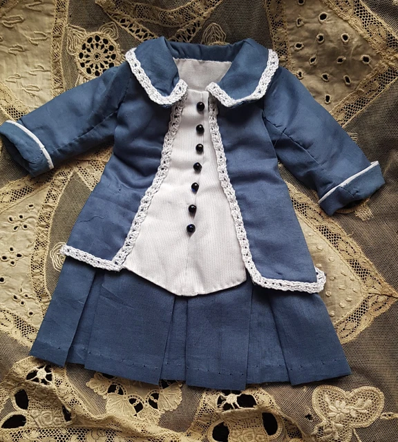 belle robe  bébé jumeau, bru ou autre poupée  ancienne