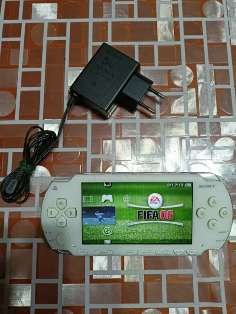 Psp 1004 White Rara con 5 giochi su memory sd + UMD In Regalo.