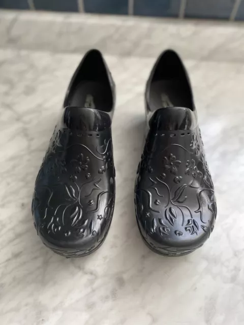 Dansko Pixie Floral Clogs Womens 41 US 10 Embossed Black Rubber Shoes Garden