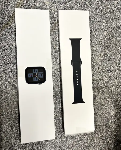 Apple Watch SE (2022) 40mm Midnight Aluminium Case Sport Band AUC 17 - MNJT3B/A